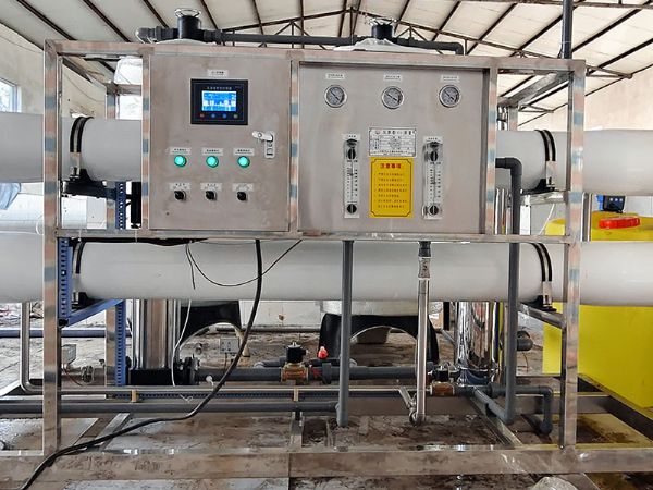 4噸反滲透設備安裝現場